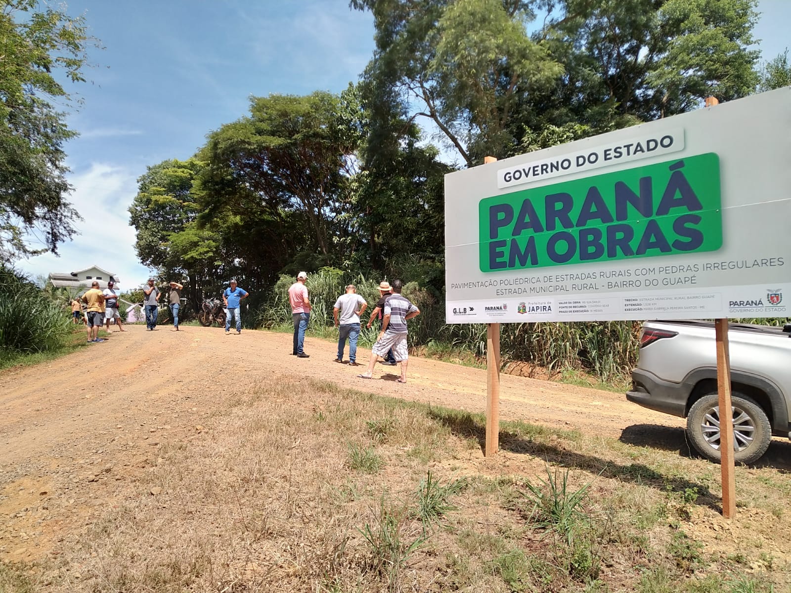 REUNIÃO NO BAIRRO GUAPÉ: PAVIMENTAÇÃO POLIÉDRICA DE ESTRADAS RURAIS COM PEDRAS IRREGULARES.