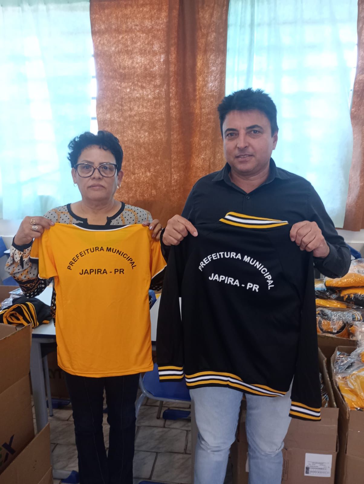 Entrega de uniformes escolares