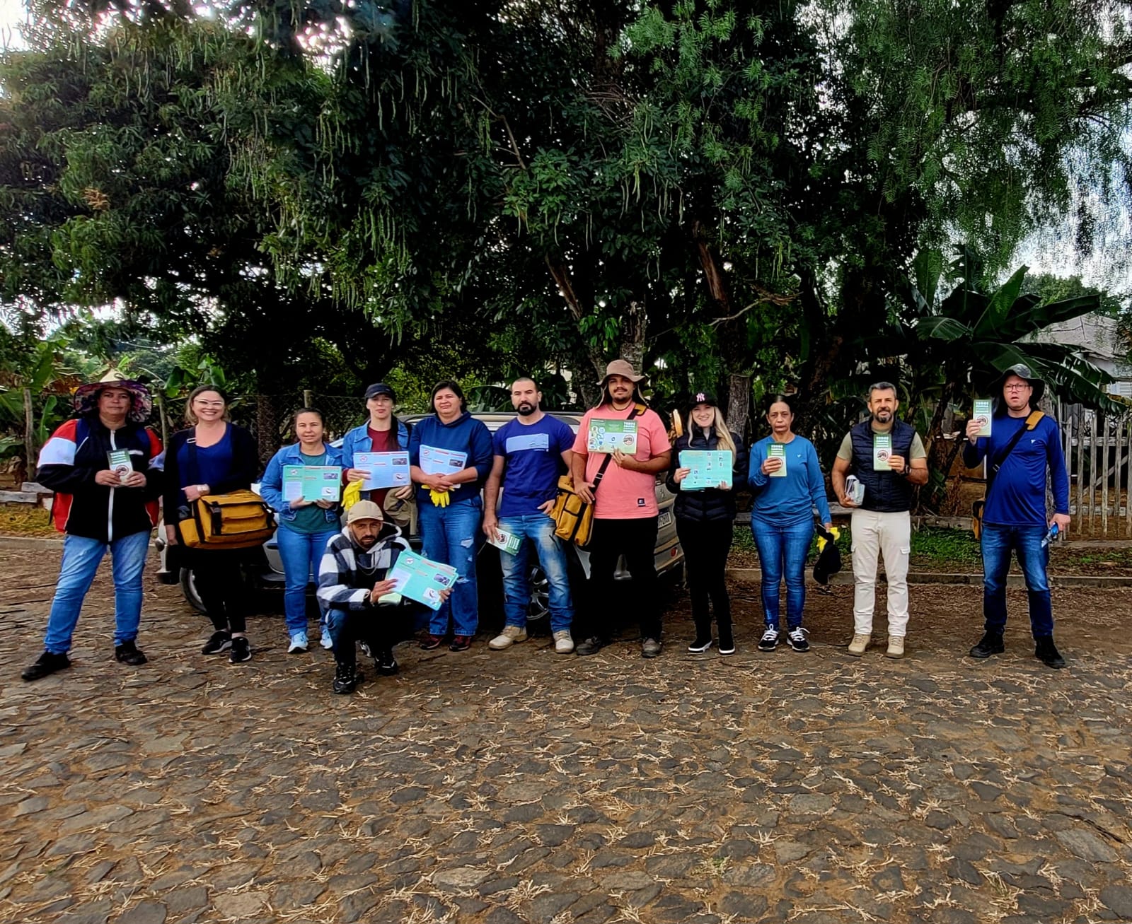 Mobilização contra a dengue bairro vila rural.