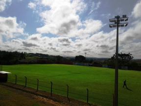 Prefeitura de Japira realiza a manutenção da iluminação do Estádio Municipal Arnaldo Forbeck.  Foi feito um novo padrão de 200 A, troca de lâmpadas,reatores e revisão geral.