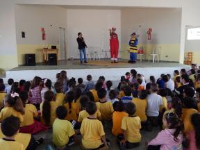 CRIANÇAS PARTICIPAM DE APRESENTAÇÃO CIRCENSE!!!