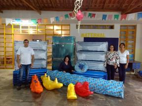CMEI DONA NENZINHA RECEBE NOVOS EQUIPAMENTOS E BRINQUEDOS