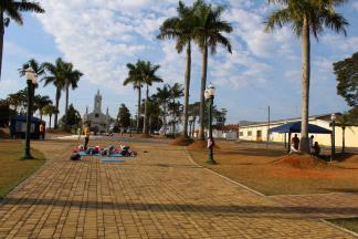 A equipe do Projeto Operação Rondon, realizaram várias atividades  na praça central de Japira.
