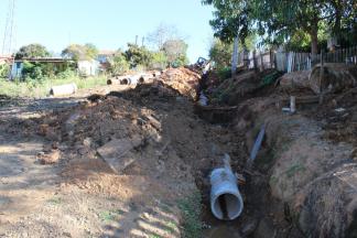 Mais uma rua da Vila Esperança em Japira está recebendo galeria de águas pluviais. Toda vila será beneficiada com a obra!!!