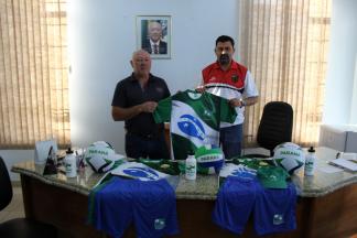 SECRETARIA DE ESPORTES DE JAPIRA  RECEBE KITS ESPORTIVOS