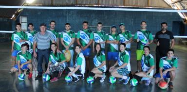 EQUIPE  DE VOLEIBOL MASTER RECEBEM KIT ESPORTIVO
