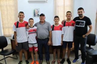 ALUNOS DO C.A.J SÃO ENCAMINHADOS PARA AVALIAÇÃO DE FUTEBOL NO TRIESTE