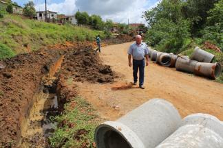 AS OBRAS NA VILA ESPERANÇA  DE JAPIRA CONTINUAM
