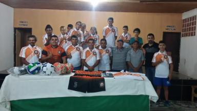 BAIRRO NOVO JARDIM RECEBE KIT ESPORTIVO
