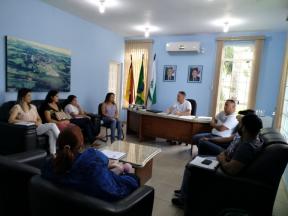 O Prefeito de Japira, Angelo Marcos Vigilato, se reuniu como vice-prefeito, secretários municipais e procuradores jurídicos.
