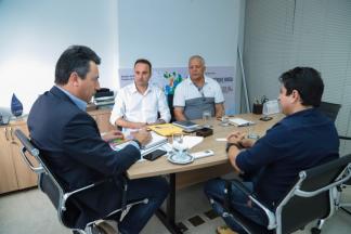 Prefeito Municipal Angelo Marcos Vigilato juntamente com o vice prefeito Paulinho Morfinate foram recebidos pelo deputado federal Sérgio Souza.