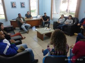 Reunião realizada nesta segunda feira 17/06 com os secretários, diretores e demais servidores.