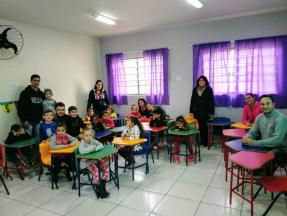 Nesta segunda-feira (05/08), o Centro Municipal de Educação Infantil (CMEI) Dona Nenzinha, através da Diretora Kássia Marques e equipe, deu início ao retorno e acomodação dos alunos nas novas salas recentemente concluídas