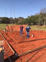 PREFEITURA MUNICIPAL DE JAPIRA POR MEIO DA SECRETARIA OBRAS E SECRETARIA DE ESPORTES INICIA OBRA DO VESTIÁRIO NO CAMPO DA VILA RURAL.