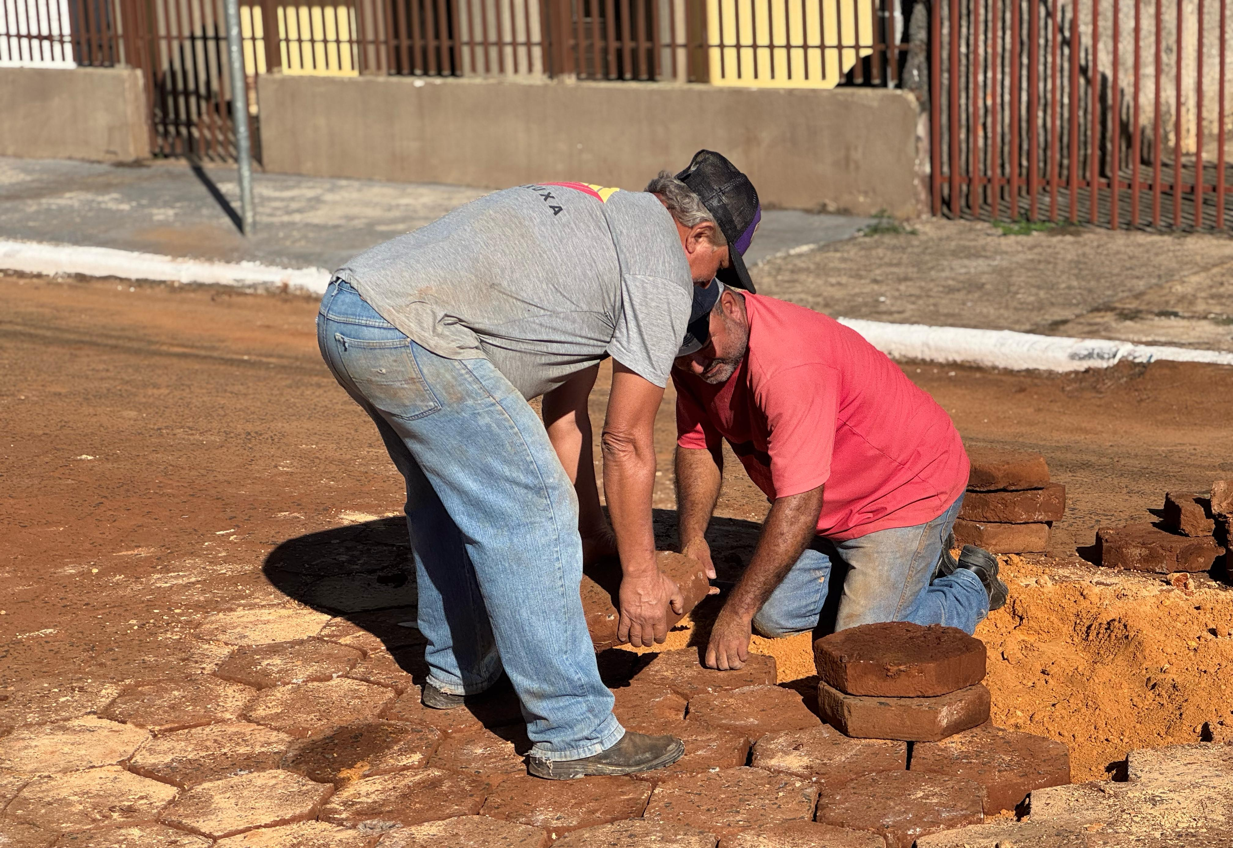 Secretaria de Obras Inicia Reparos na Avenida Alexandre Leite dos Santos