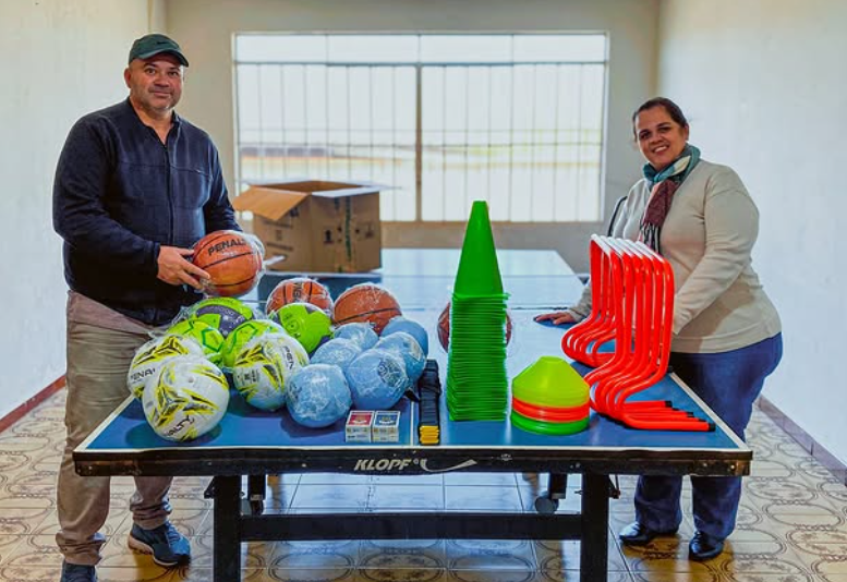 Entrega de Kits Esportivos 